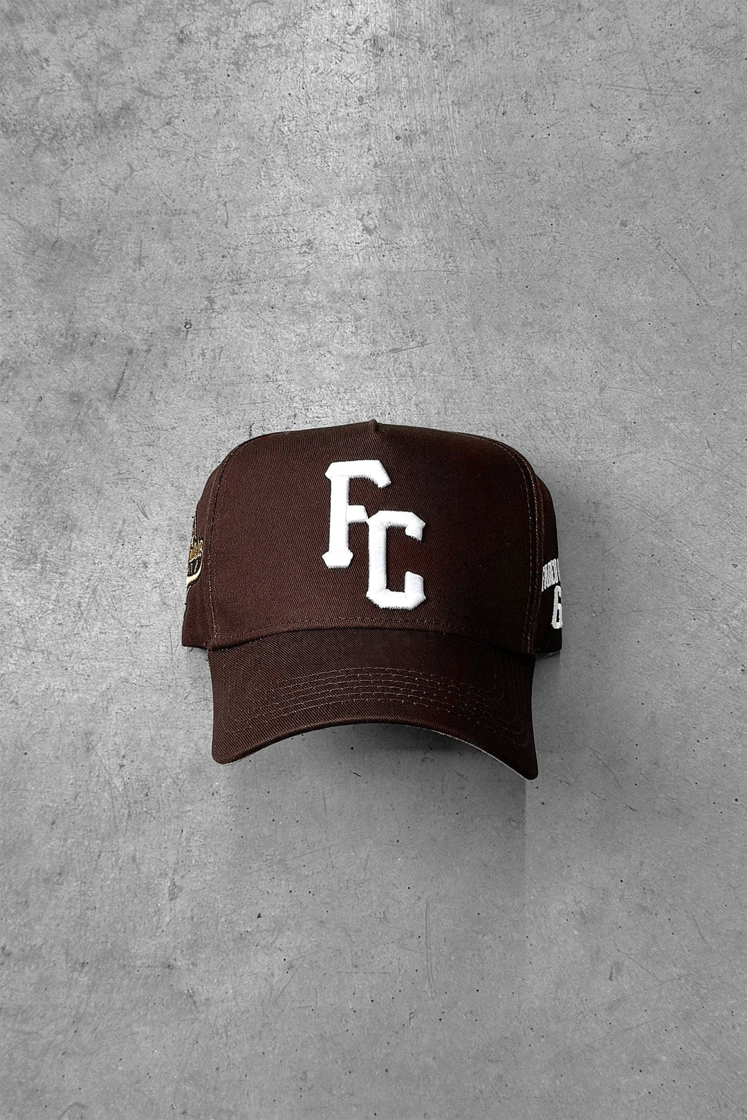Gorra deportiva con visera ajustable con motivo del primer aniversario 