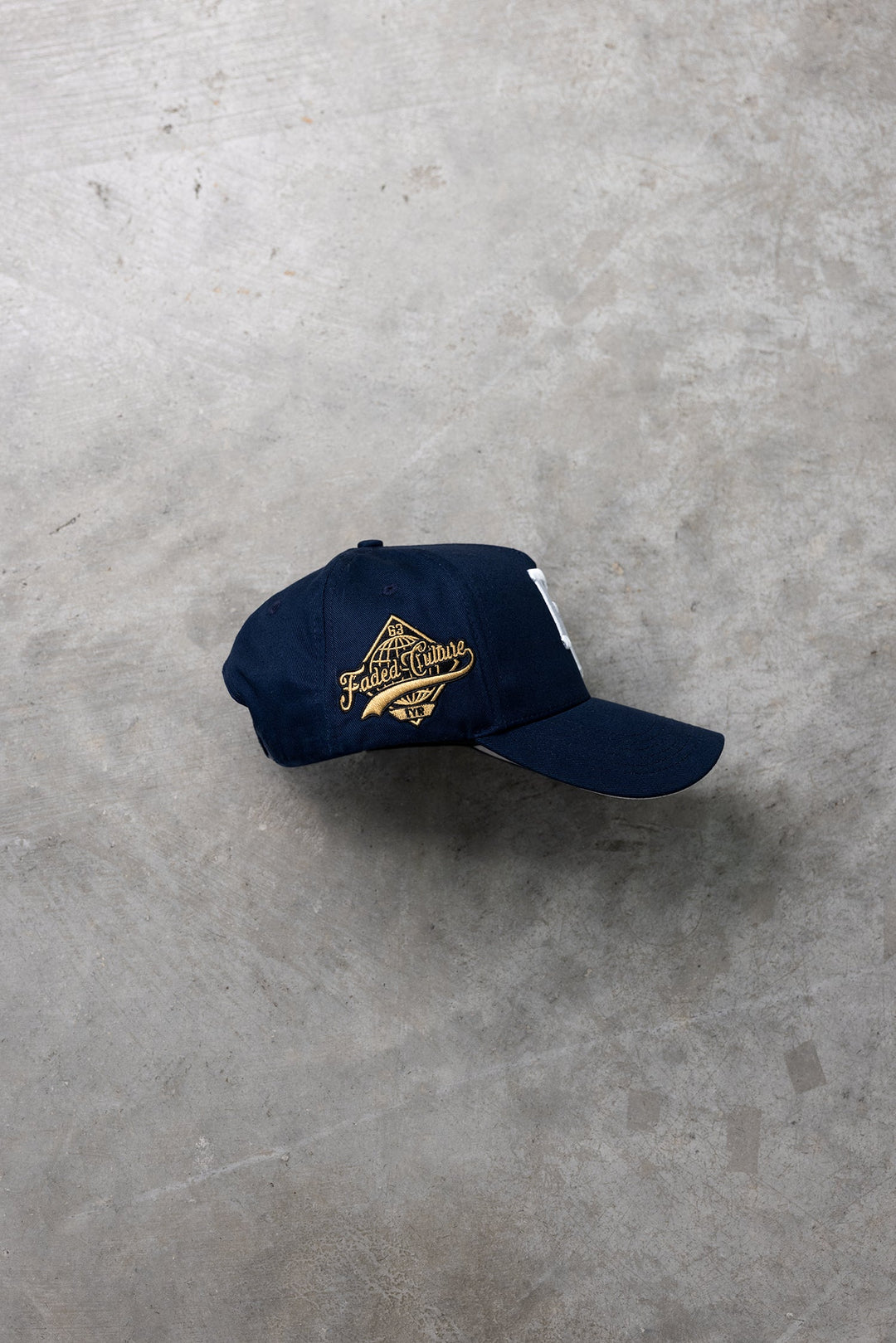 Gorra deportiva con visera ajustable con motivo del primer aniversario 