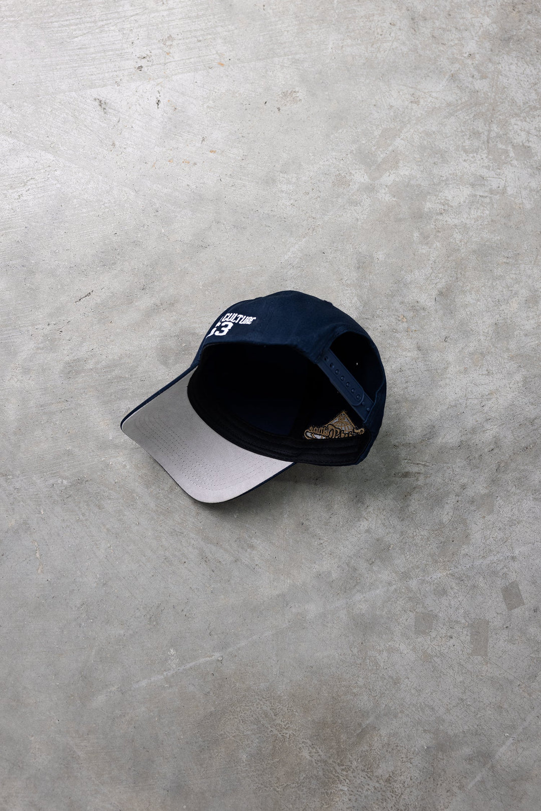 Gorra deportiva con visera ajustable con motivo del primer aniversario 