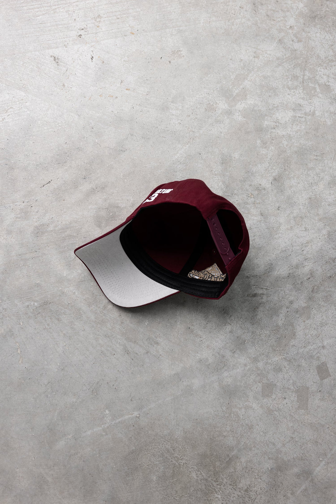 Gorra deportiva con visera ajustable con motivo del primer aniversario 