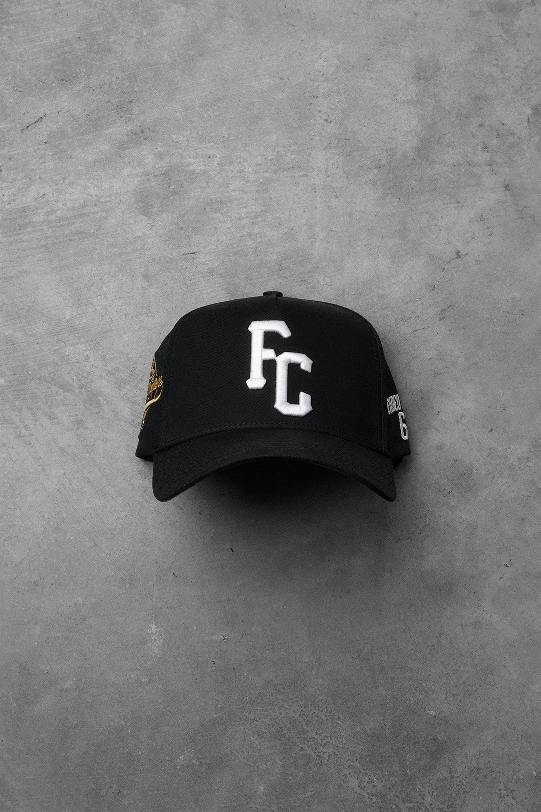 Gorra deportiva con visera ajustable con motivo del primer aniversario 